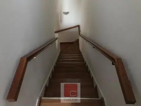 Casa en Alquiler con 1 cochera