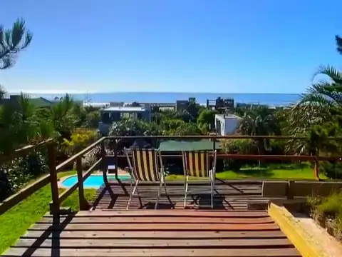 CASA CON 1.500 M2  Y VISTA AL MAR