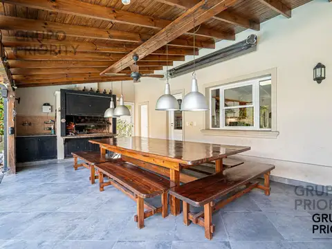 Casa 7 ambientes con 4 baños