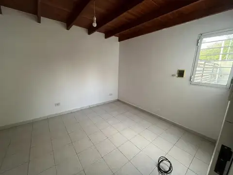 Depto Tipo Casa 4 ambientes con 1 baño