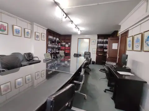 Excelente piso de oficinas en 4to piso super luminosa, de gran categoría