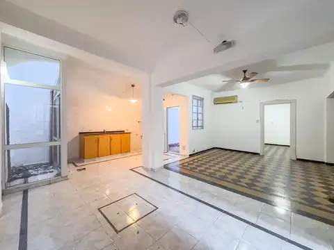 Casa de pasillo de 1 dormitorio, patio, zona centro