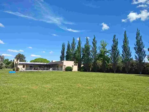 Casa con pileta en La Escondida – Pilar