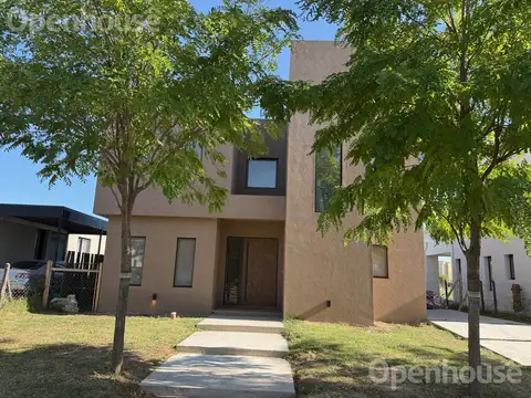 HERMOSA Casa EN SAN PABLO A UN ESPACIO VERDE 