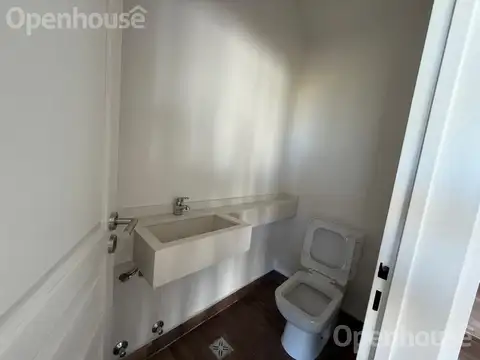 Casa 5 ambientes con 2 baños