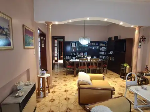 VENTA CASA 5 AMBIENTES COCHERA FLORESTA CABA
