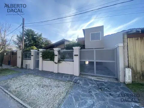 Casa en Venta con 2 cocheras