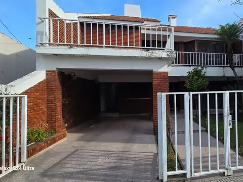 Se vende casa con pileta