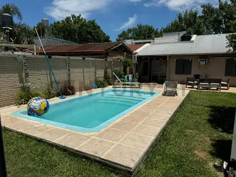 Venta: Casa de 2 Plantas en Excelente UbicaciónCaracterísticas Generales:Sup...