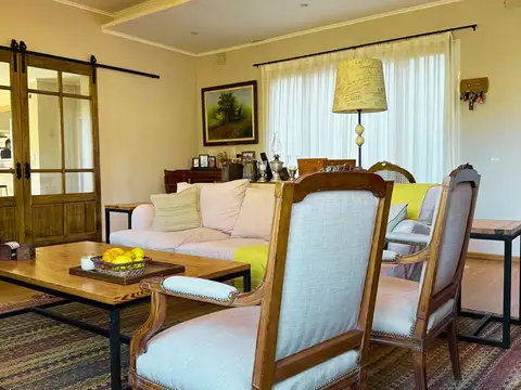 Casa en Venta con 4 cocheras