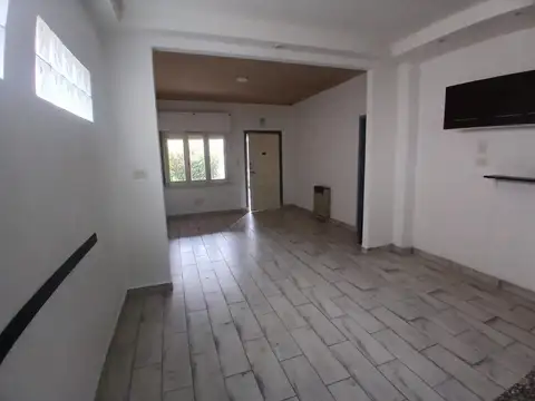 Casa en Alquiler en Castelar Sur, $ 850.000