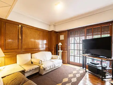 Casa 8 ambientes con 3 baños