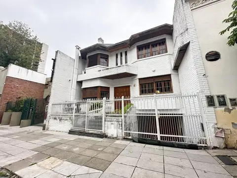 Casa de Categoría en Venta en Barracas Patio con Pileta y Parrilla Terraza y Cochera Apto Crédito