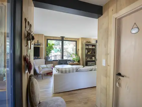 Casa 4 ambientes con 2 baños