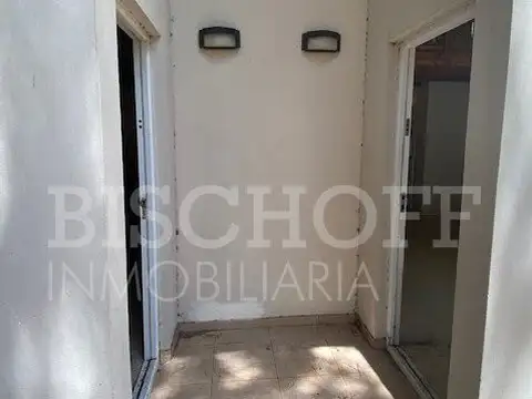 HERMOSO DUPLEX, 2 AMBIENTES CON ENTRE PISO, PLANTA BAJA AL FRENTE