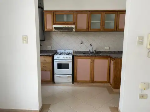 Casa en Alquiler en Los Hornos, $ 700.000