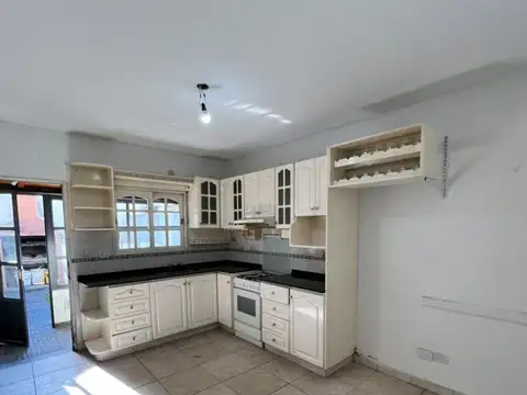 Casa en Alquiler en Villa Ballester, $ 1.400.000