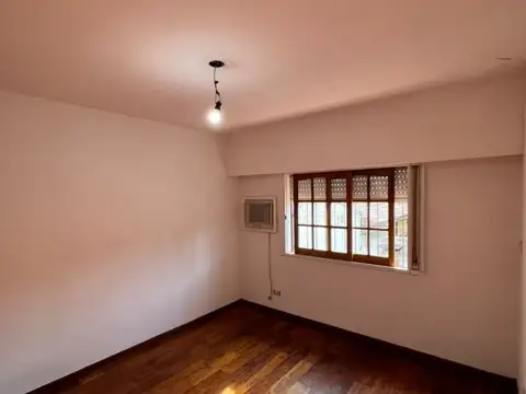 Casa en Alquiler con 1 cochera