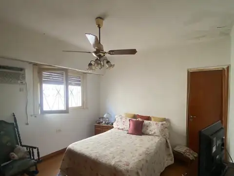 Venta  - Casa en tres ambientes jardín adelante y gran fondo