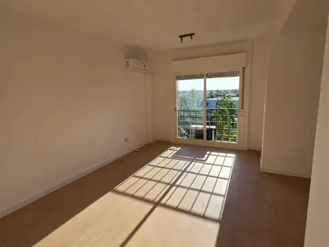 Av. Crisologo Larralde 2200