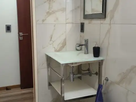 Moderna casa en venta con pileta
