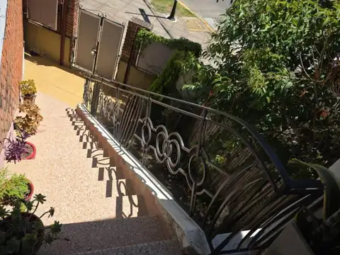 Depto Tipo Casa 5 ambientes con 2 baños