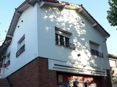 Tigre - Ph de 4 ambientes con garage más local comercial de 7.15 x 6.75