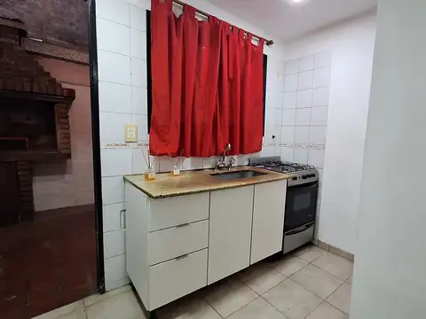 Casa en Alquiler en Villa Luzuriaga, $ 560.000