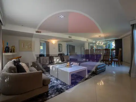 Casa en Venta con 4 cocheras
