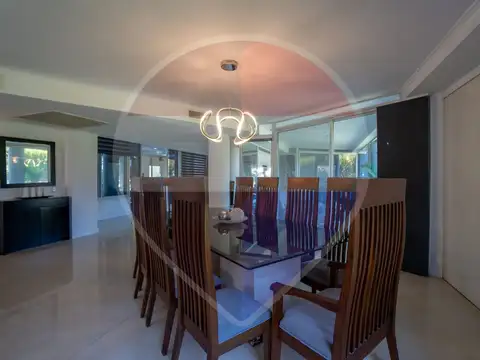 Casa 9 ambientes con 3 baños