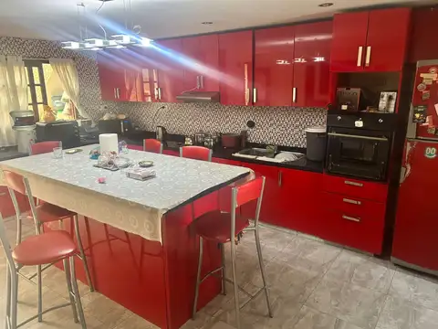Casa 5 ambientes con 2 baños