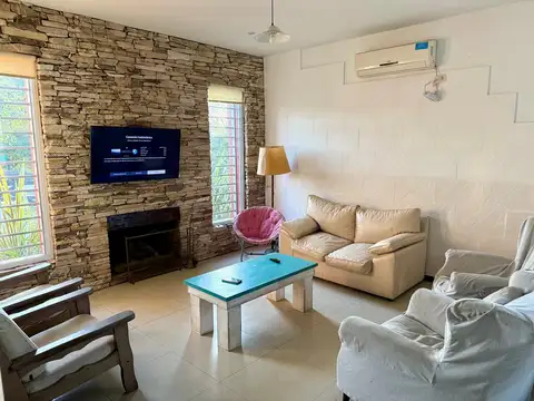 Casa 5 ambientes con 2 baños