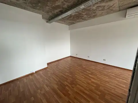 Oficina en Alquiler con 1 cochera