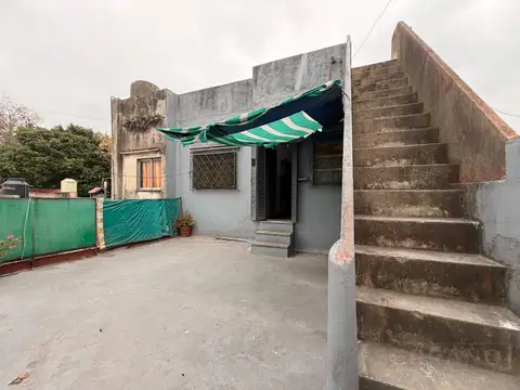 Casa 8 ambientes con 3 baños