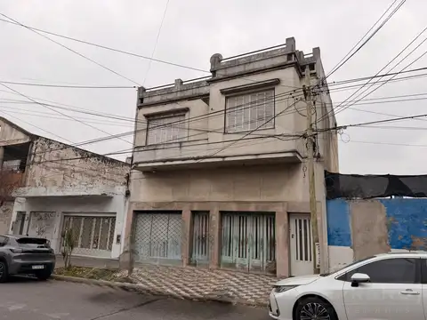 Inmueble en Venta con 3 viviendas local y garaje. Sobre Matheu a 7 de Balbin