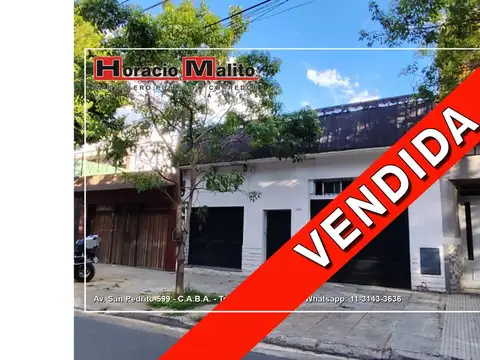 Casa en VENTA dos o tres familias y espacio para trabajar