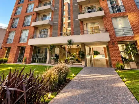 Departamento 3 ambientes impecable con cochera y baulera