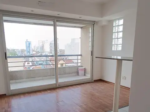 DEPARTAMENTOI AL FRENTE CON BALCON 2 AMBIENTES