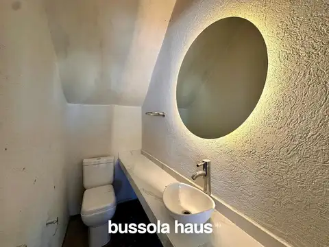 Casa en Venta con 4 cocheras