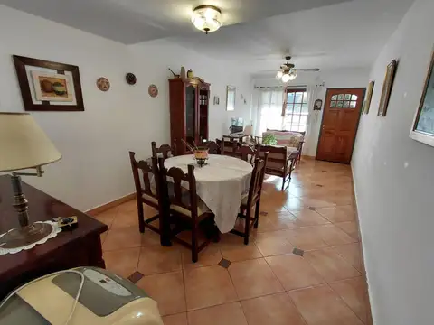 Casa 3 ambientes con 2 baños