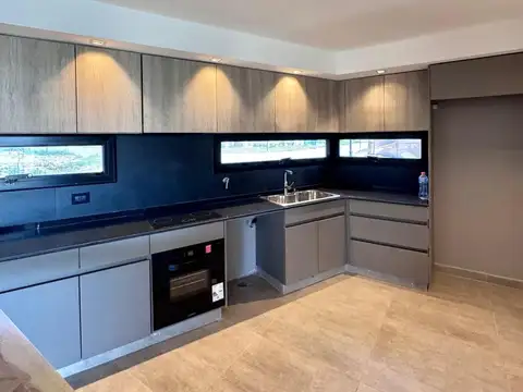 OPENHOUSE alquila casa de categoría en Bº Gran Boedo