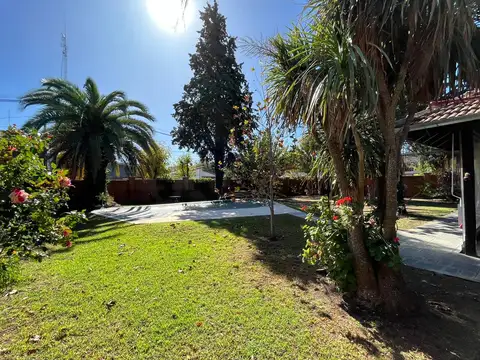 Casa 6 ambientes con 4 baños