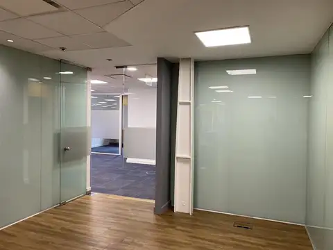 Oficina 14 ambientes con 7 baños