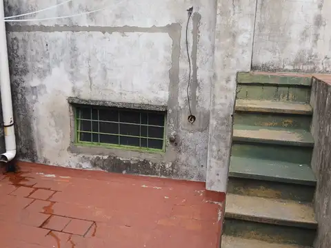 LOCAL CON VIVIENDA A RECICLAR
