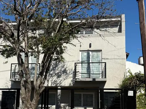 Excelente duplex a estrenar! 2 domitorios (suite) play, jardin, cochera