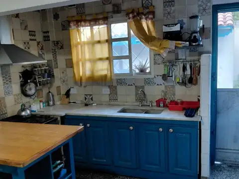 VENTA: CASA AMPLIA 3 HABITACIONES ZONA RECIDENCIAL