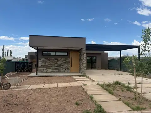 CASA B PRIVADO LA QUEBRADA 3 LISTA PARA MUDARSE