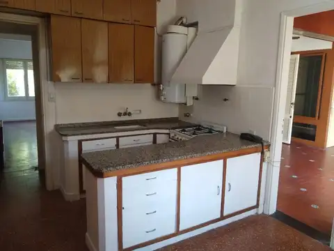 Casa en Alquiler con 2 cocheras