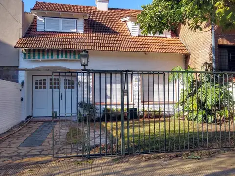 CLASICO CHALET EN 2 PLANTAS EN EXCELENTE ZONA RESIDENCIAL DE
