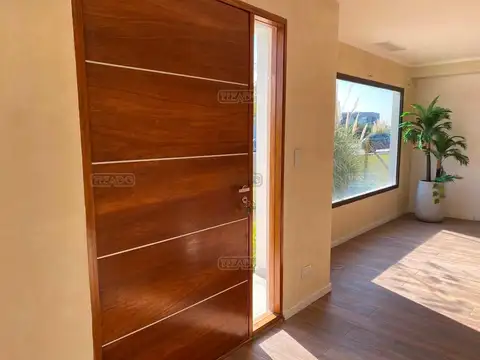 Casa 5 ambientes con 4 baños